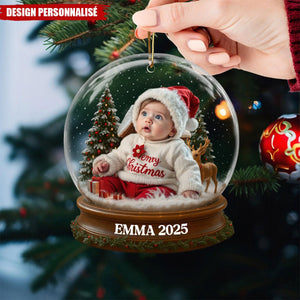 Ornement Acrylique Personnalisé - Premier Noël de Bébé avec Costume du Père Noël et Renne