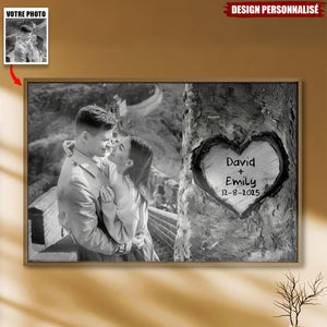 Affiche Personnalisée “Coeur Gravé” — Souvenir de Couple avec Votre Photo & Date Spéciale