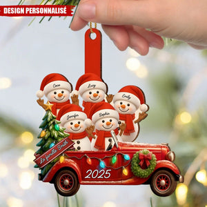 Suspension de Noël Personnalisée – Famille Bonhommes de Neige en Voiture Vintage