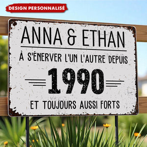Plaque Métallique Personnalisée – À s’énerver l’un l’autre depuis… et toujours aussi forts