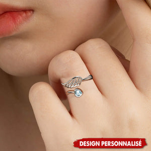Bague Personnalisée Aile d’Ange avec Pierre de Naissance – Cadeau Symbolique et Élégant