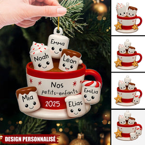 Ornement de Noël en Acrylique Personnalisé – Tasse de Chocolat Chaud avec Prénoms des Petits-Enfants