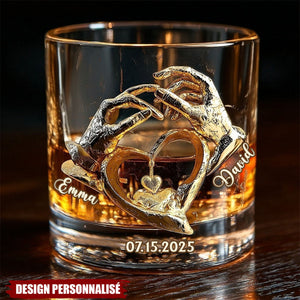 Verre à Whisky Personnalisé – Mains en Cœur & Prénoms Gravés