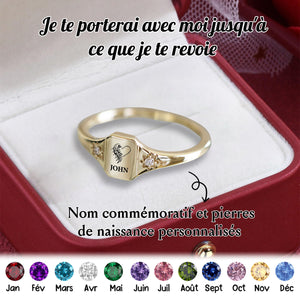 En mémoire de l’être aimé – Bague personnalisée avec nom et pierre de naissance en forme d’ailes