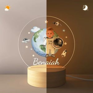 Lampe LED Personnalisée Astronaute avec Photo – Cadeau Unique pour Enfant
