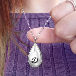 Collier Urne Funéraire Personnalisé en Forme de Petite Goutte avec Texte Gravé – Bijou Minimaliste Souvenir pour Femme