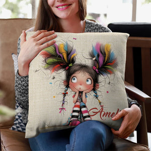 Coussin Personnalisé avec Prénom – Illustration Fille en Dessin Animé Coloré