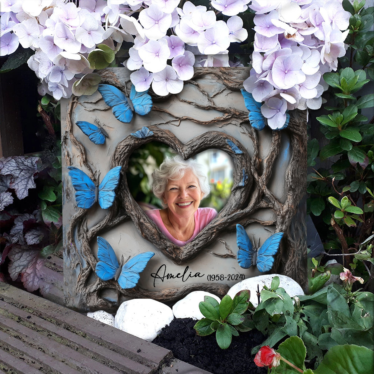 En Mémoire de Nos Êtres Chers – Pierre Commémorative Personnalisée en Forme Carrée avec Papillons Bleus