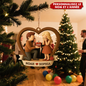 Ornement Personnalisée de Demande en Mariage – Couple dans un Cœur avec Nom & Année