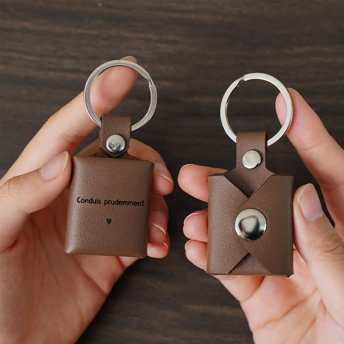 Porte-Clés en Cuir avec Photos Personnalisées – Cadeau Émotionnel à Emporter