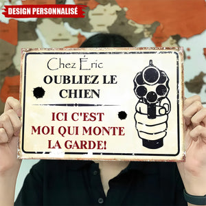 Plaque Métal Personnalisée – Oubliez le Chien, Ici C’est Moi Qui Monte la Garde