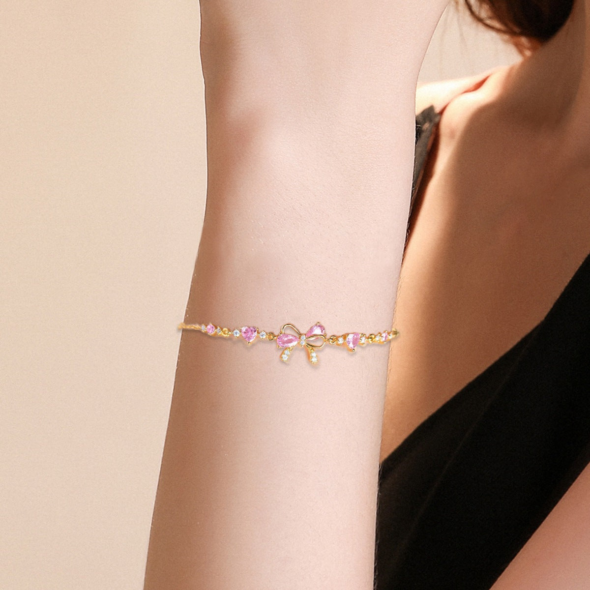 Bracelet Élégant Nœud Papillon avec Cristaux Roses – Cadeau Raffiné pour Femme