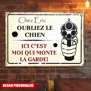 Plaque Métal Personnalisée – Oubliez le Chien, Ici C’est Moi Qui Monte la Garde