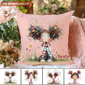 Coussin Personnalisé avec Prénom – Illustration Fille en Dessin Animé Coloré