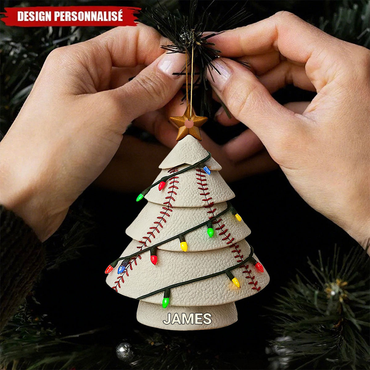 Ornement de Noël Personnalisé en Forme de Sapin – Design Sportif Unique