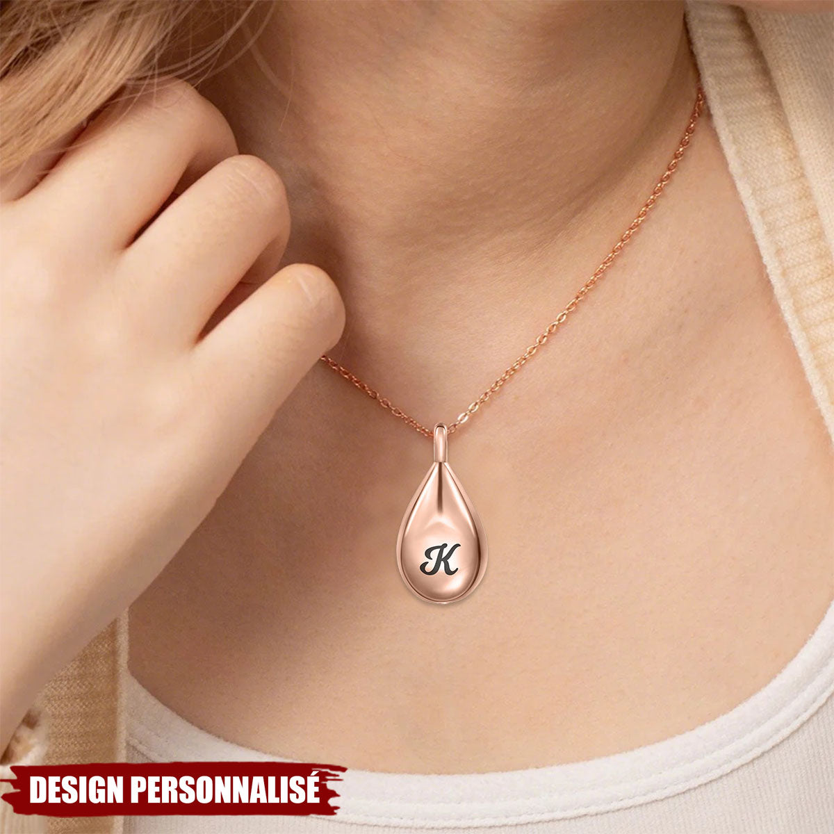 Collier Urne Funéraire Personnalisé en Forme de Petite Goutte avec Texte Gravé – Bijou Minimaliste Souvenir pour Femme