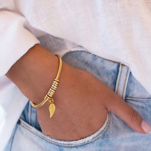 Bracelet Personnalisé en Acier Inoxydable avec Breloque Feuille et Noms Gravés