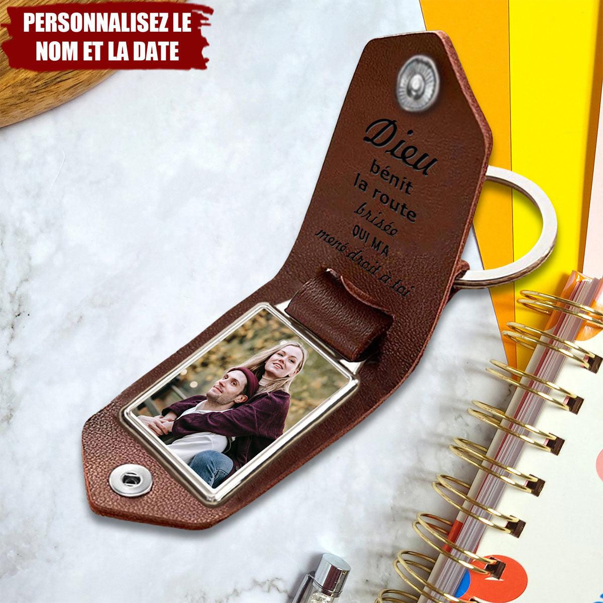 Porte-clés Personnalisé en Cuir avec Photo et Prénoms – Cadeau Romantique pour Couple