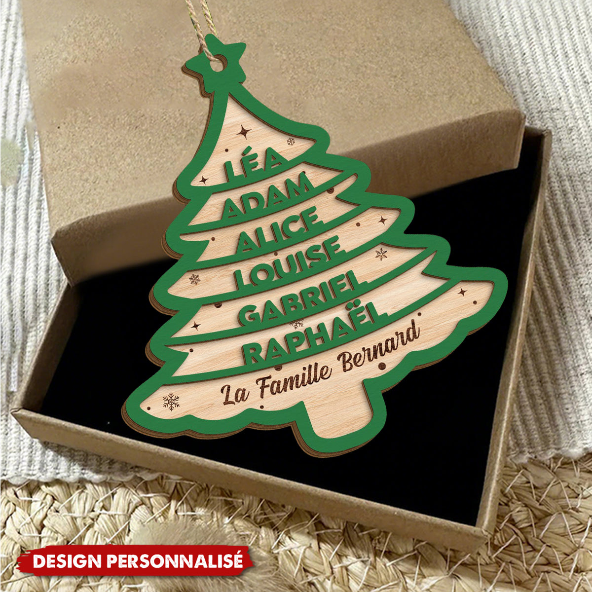 Ornement de Noël en Bois Personnalisé – Sapin Gravé avec Prénoms & Famille