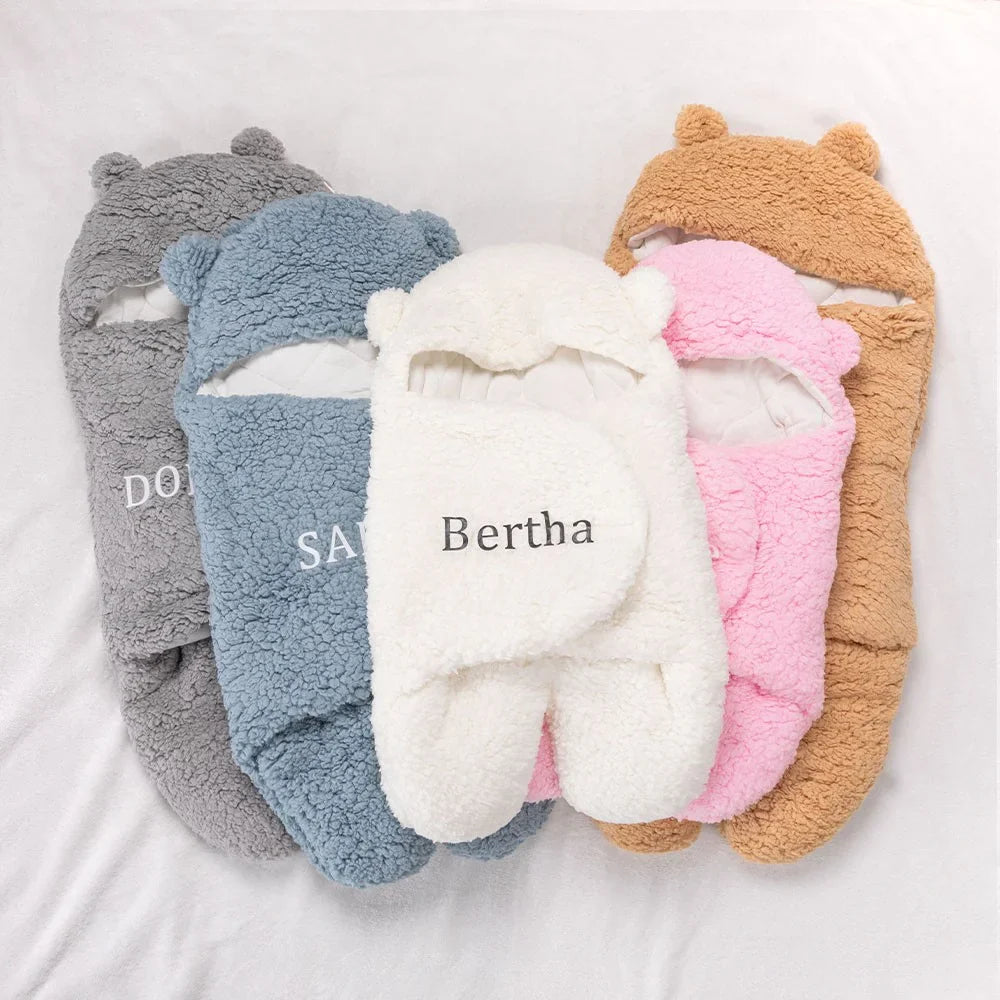 Couverture d’Emmaillotage Bébé Personnalisée avec Nom et Motif Ours – Cadeau d’Anniversaire pour Bébé