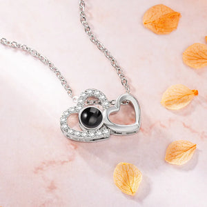 Collier Double Cœur avec Projection Photo – Cadeau Personnalisé Émotionnel