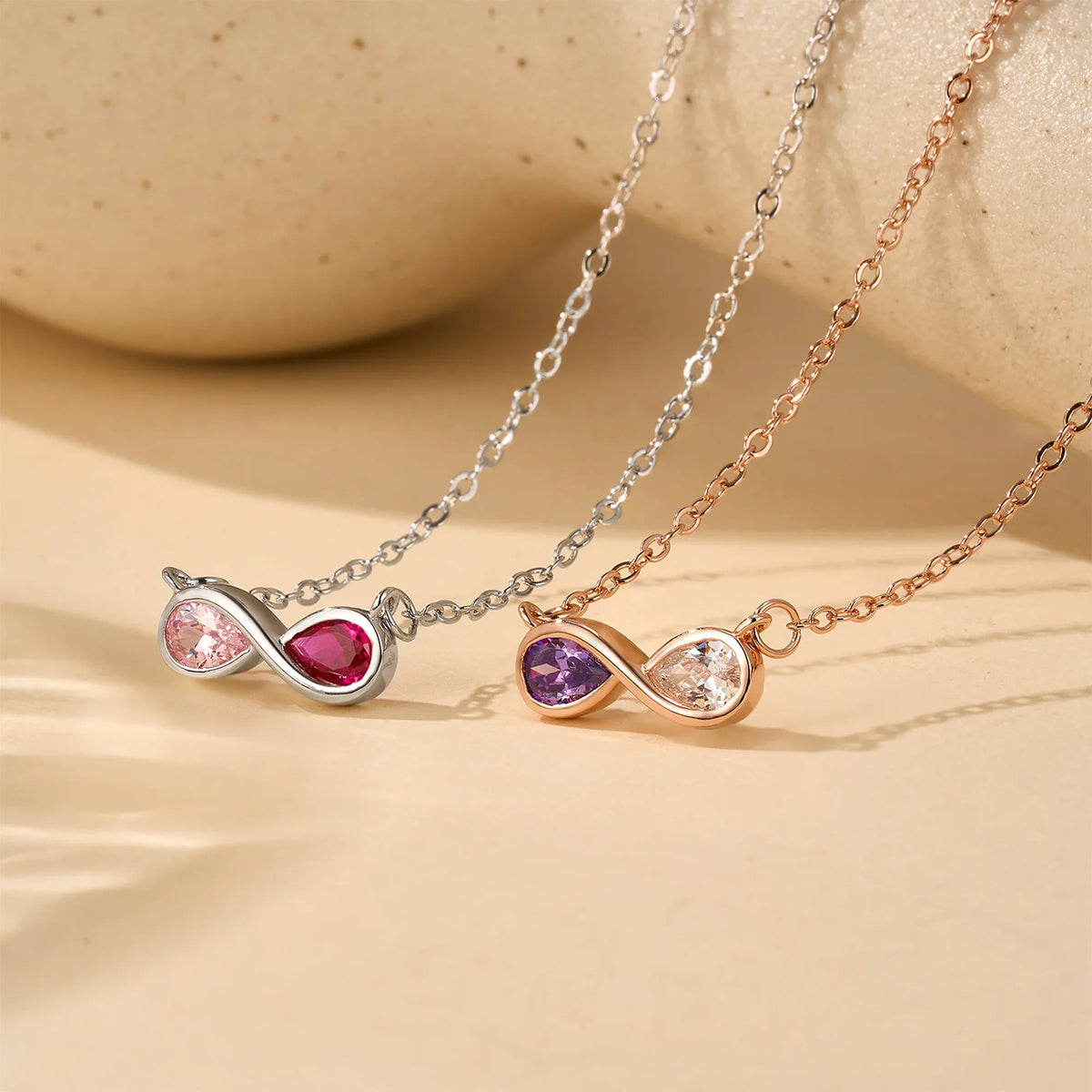 Collier Infini Personnalisé avec Pierres de Naissance – Symbole d’Amour Éternel
