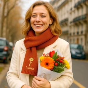 Écharpe Personnalisée et Fleur – Cadeau Élégant et Chaleureux pour Femme