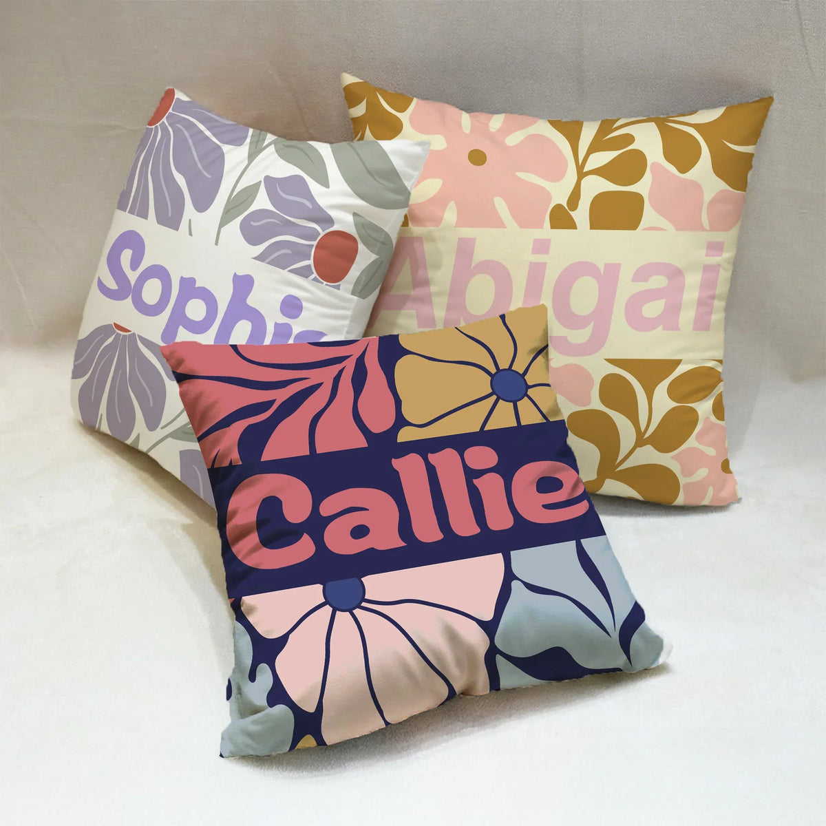 Housse de Coussin Personnalisée avec Nom – Motifs Floraux Rétro