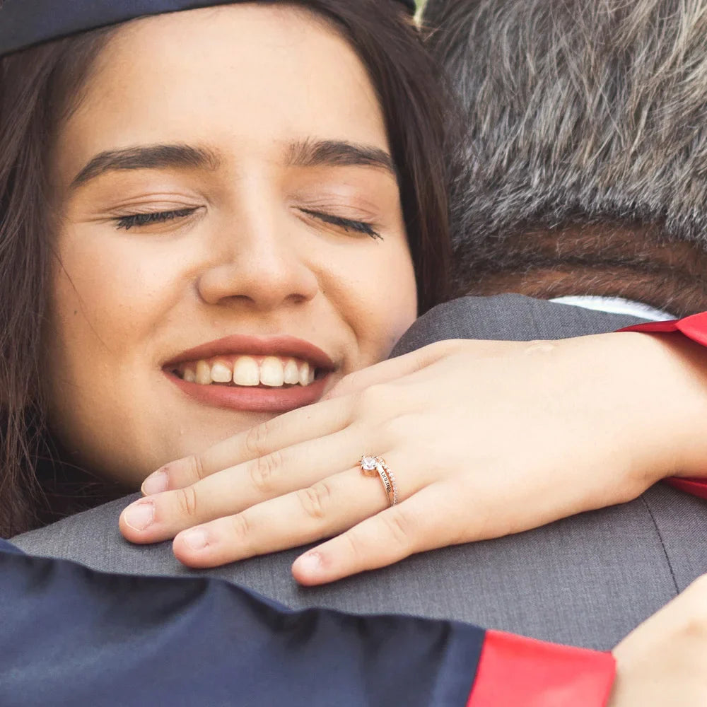 Bague Personnalisée en Zircon – Cadeau Élégant pour Diplômées et Femmes Spéciales
