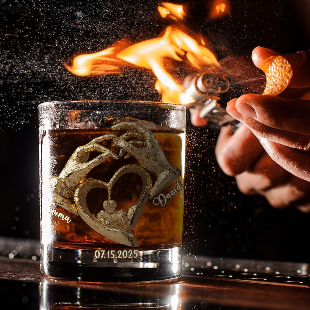Verre à Whisky Personnalisé – Mains en Cœur & Prénoms Gravés