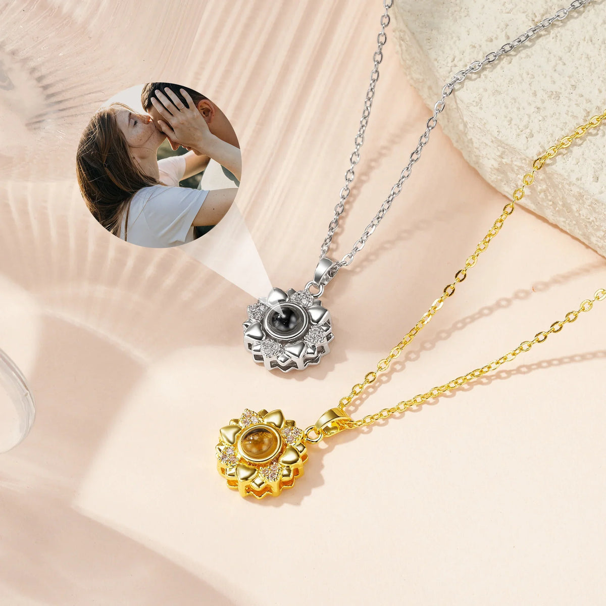 Collier tournesol Projecteur Personnalisé avec Photo Cachée – Cadeau Symbolique et Intemporel